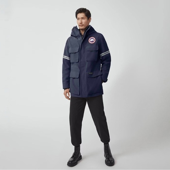Beautiful new and blue Canada Goose Research Jacket - Picture 12 of 13